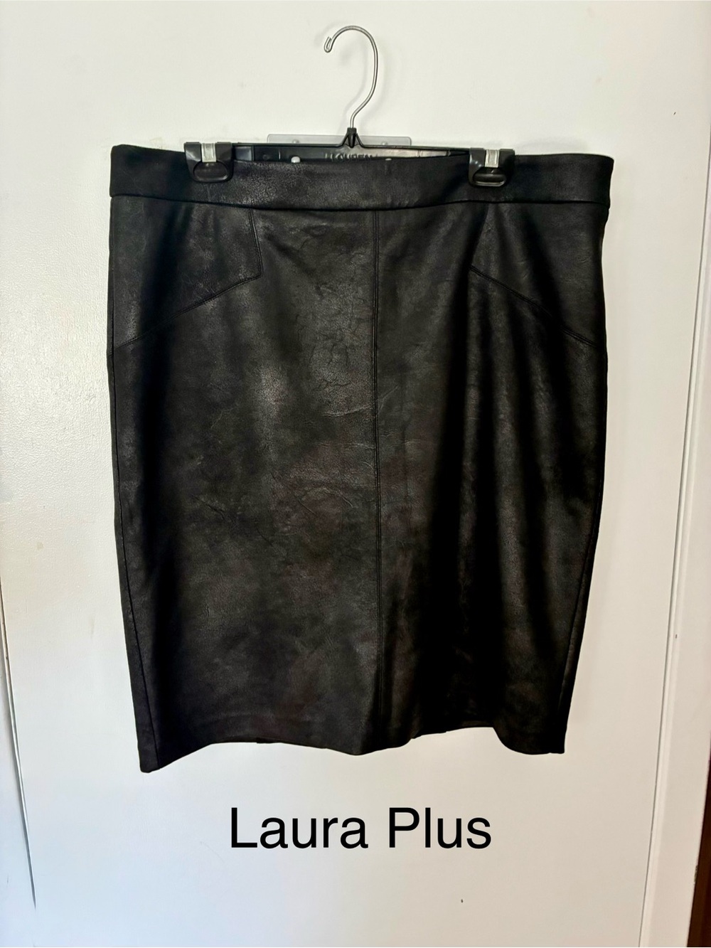 025 NWOT LAURA PLUS Black Faux Leather Pencil Skirt